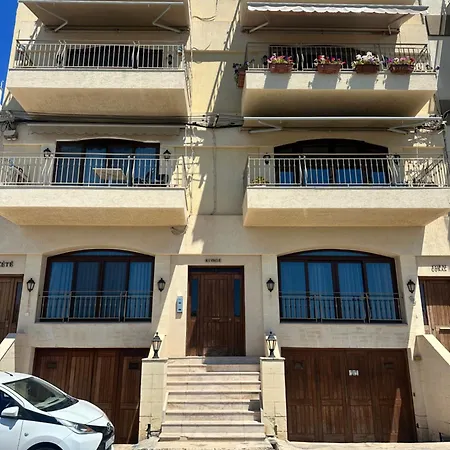 Seafront Luxury Apartamento